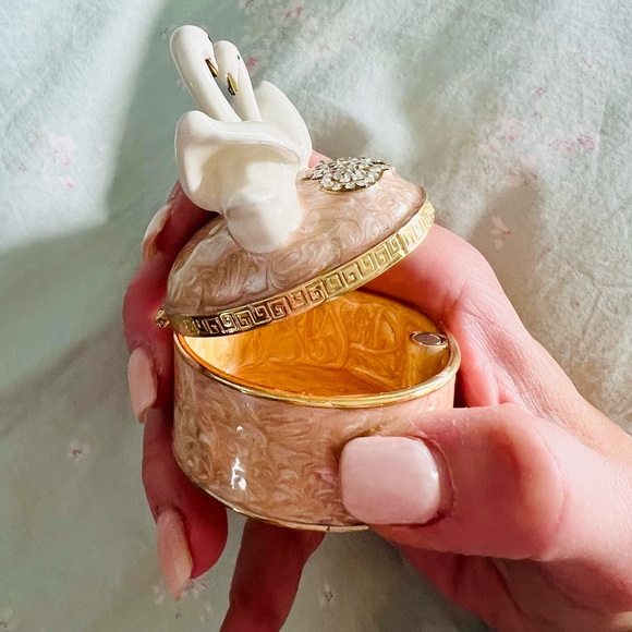 Elegant Swan Jewelry Trinket Box 💕 - Picture 6 of 7